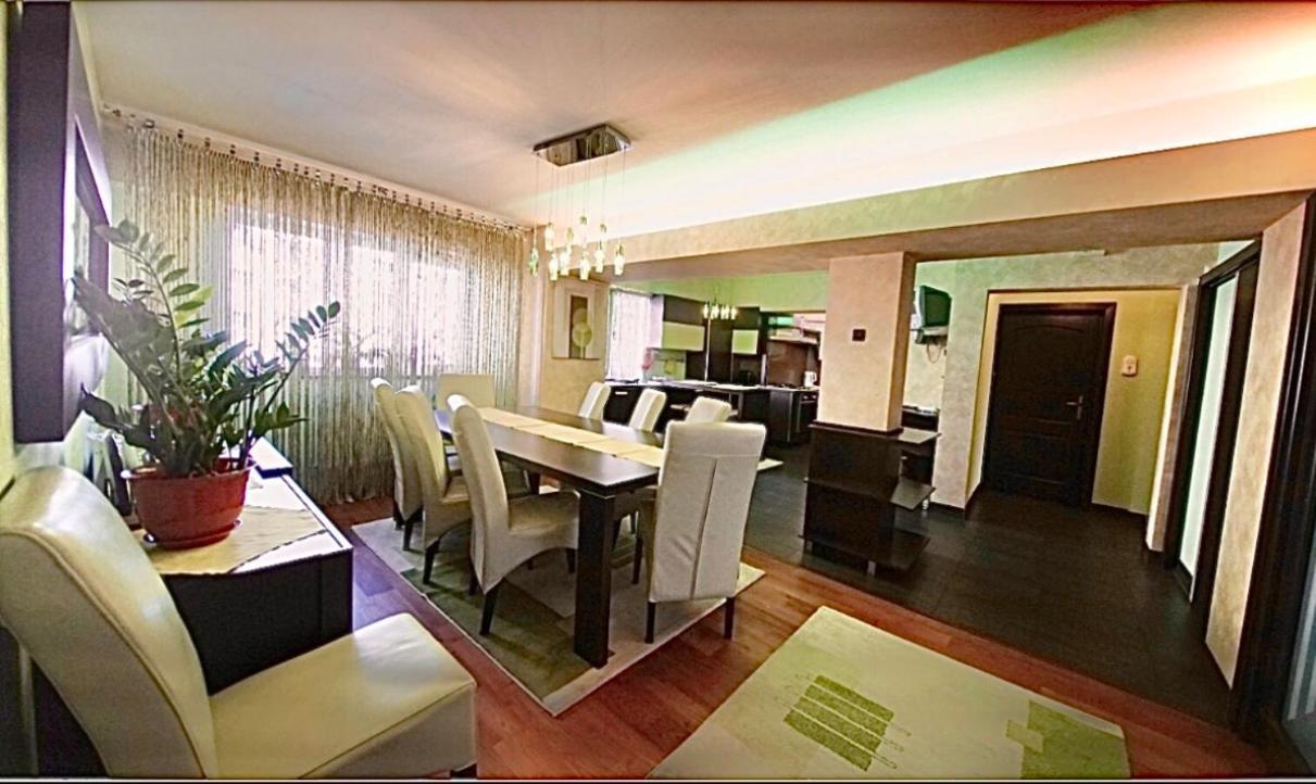 Central Apartment 4 Rooms Braşov Esterno foto