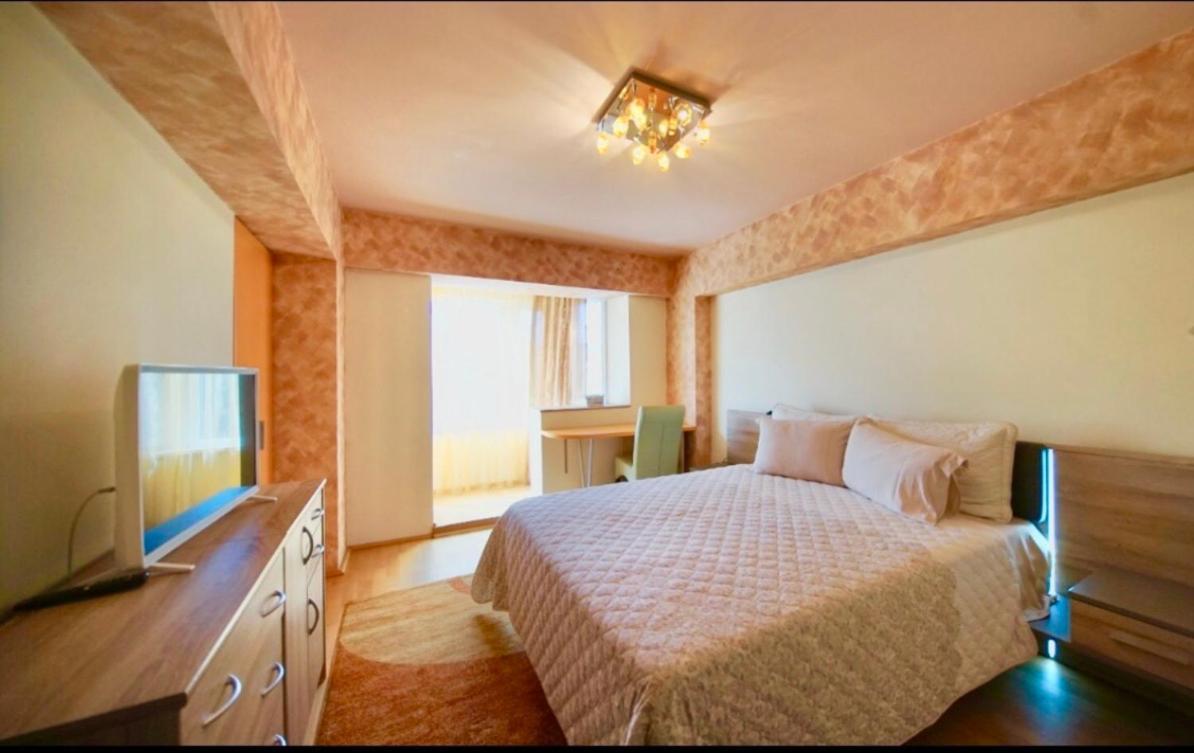 Central Apartment 4 Rooms Braşov Esterno foto