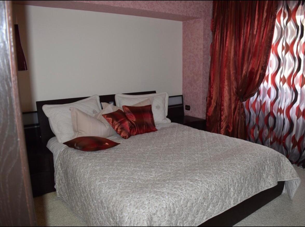 Central Apartment 4 Rooms Braşov Esterno foto