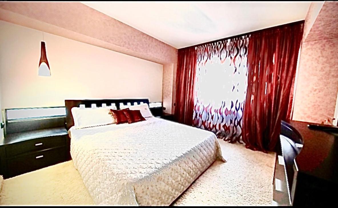Central Apartment 4 Rooms Braşov Esterno foto